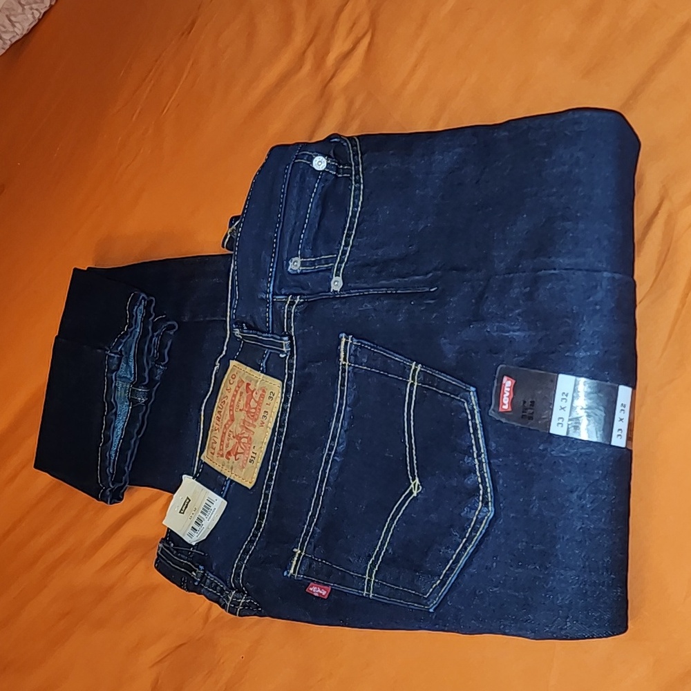 Gave To REUBEN NWT Mens Denim  Levi's 511 TM Slim.  W 33. L 32 (irregular).
